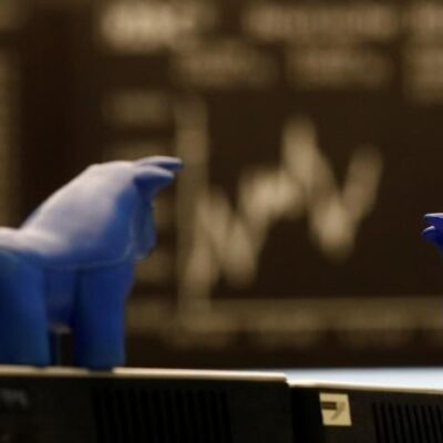 European stock futures edge higher; UBS turns to former boss